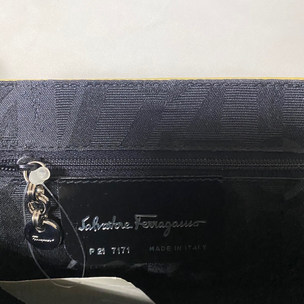 Vintage Salvatore Ferragamo Vara shoulder bag - Picture 12 of 15